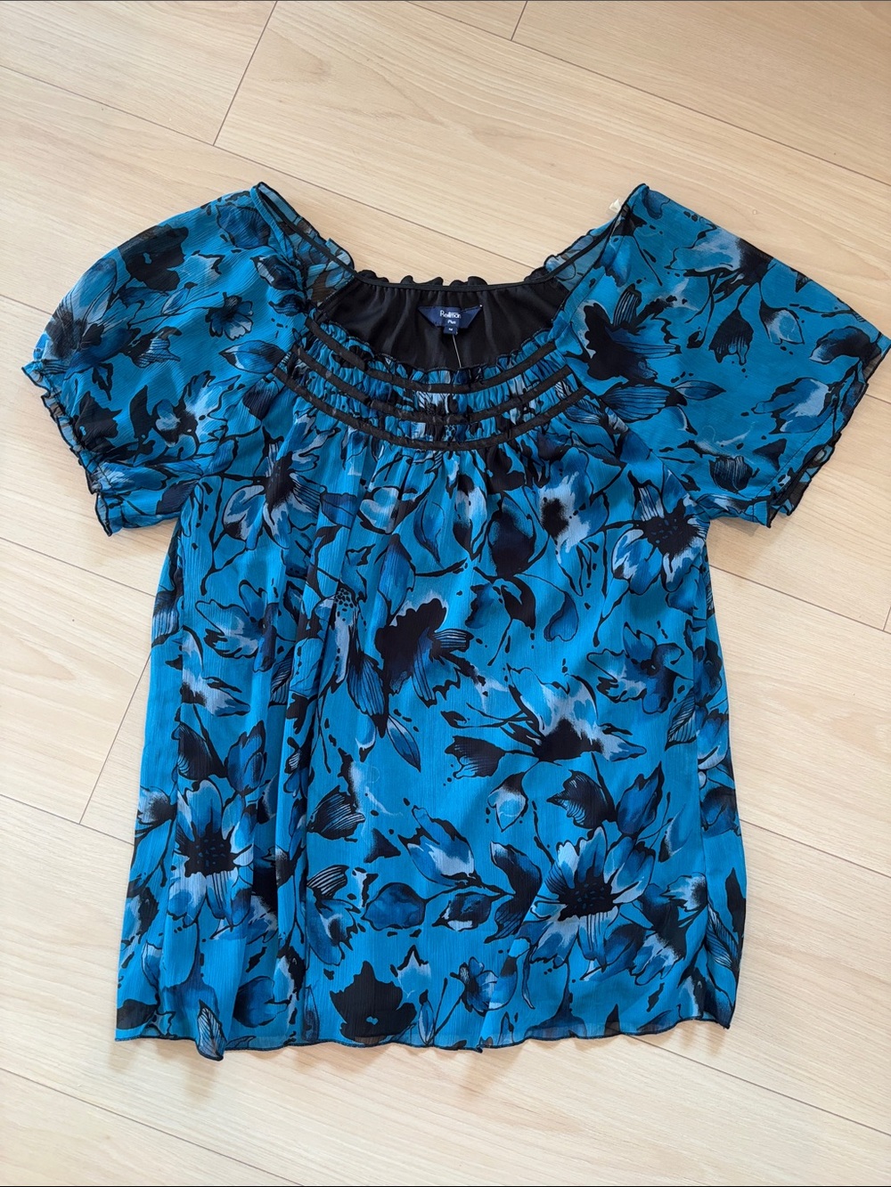 Reitmans Teal Blue Floral Short-Sleeve Blouse PTP 20"